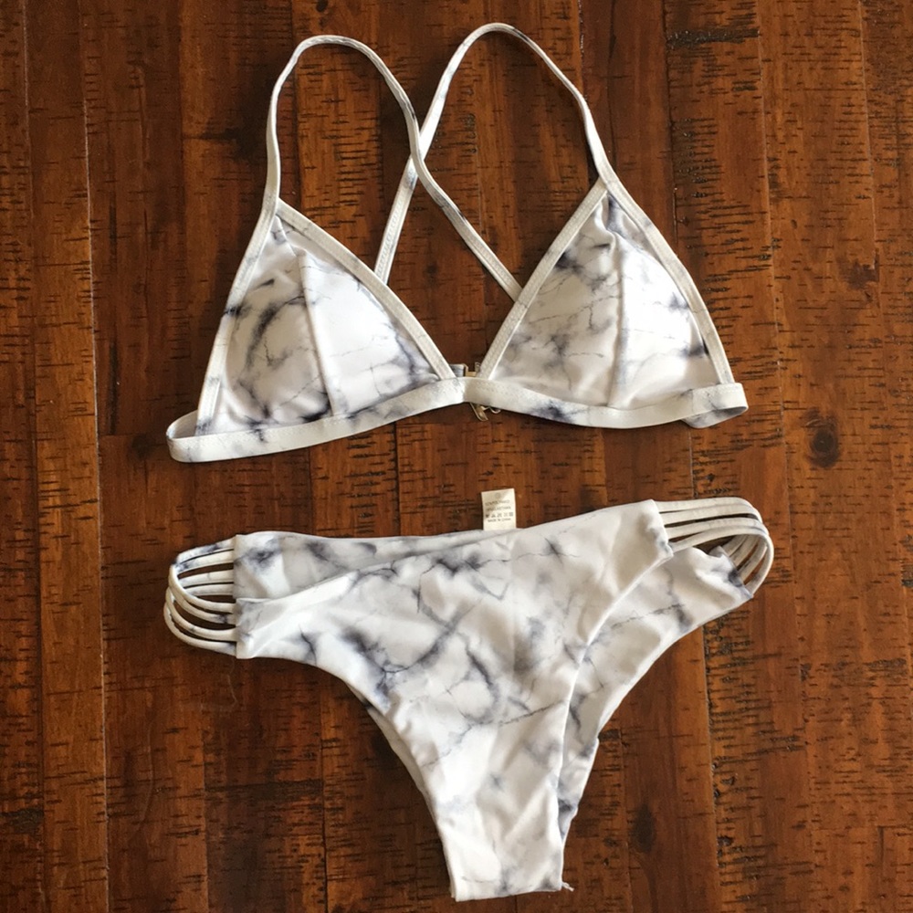 Marbled cross-back bikini